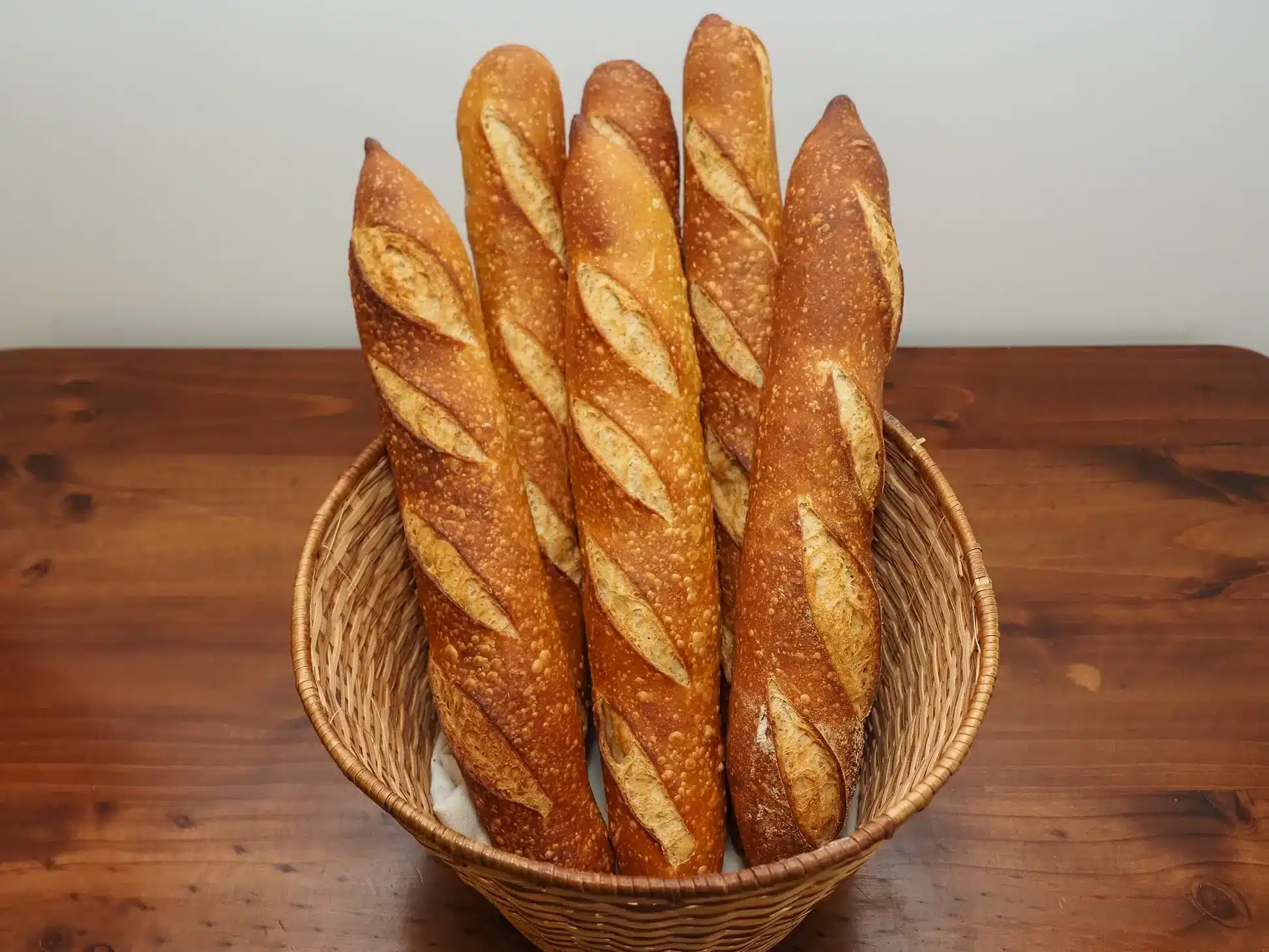 ce boulanger meilleur ouvrier de france est très clair, une baguette ne se mange absolument pas de cette façon